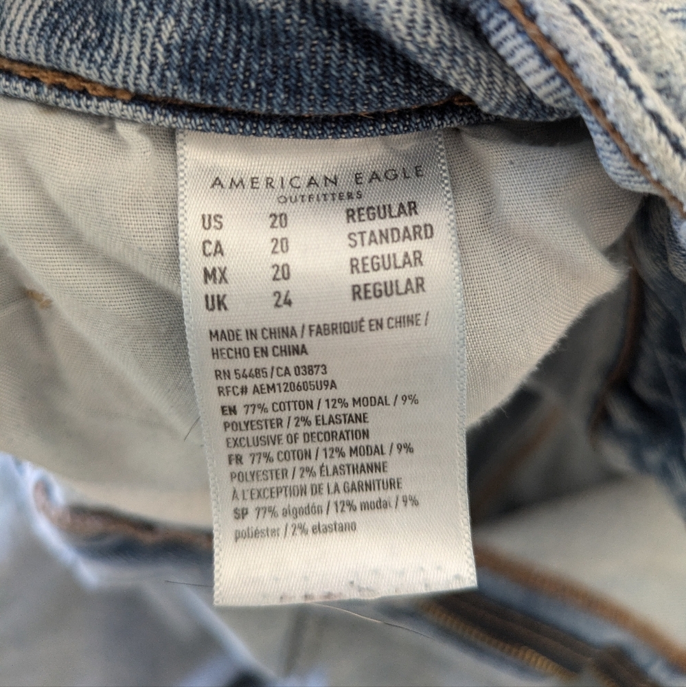 American Eagle Light Wash Stretch Distressed Mom Jeans sz 20 - Picture 8 of 10